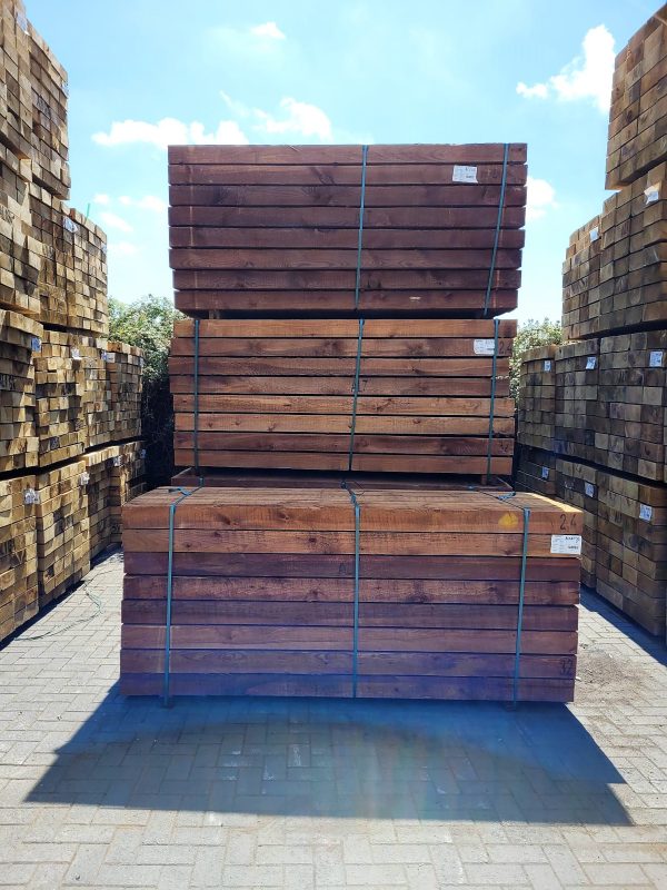 Brown Treated Softwood Garden Sleepers UC3/PEFC – 120x245x2400mm – Pack of 32
